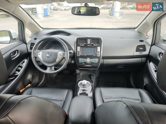 Белый Ниссан Лиф, объемом двигателя 0 л и пробегом 27 тыс. км за 8999 $, фото 39 на Automoto.ua