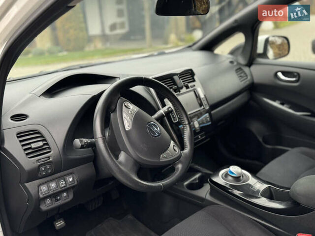 Белый Ниссан Лиф, объемом двигателя 0 л и пробегом 91 тыс. км за 7400 $, фото 21 на Automoto.ua