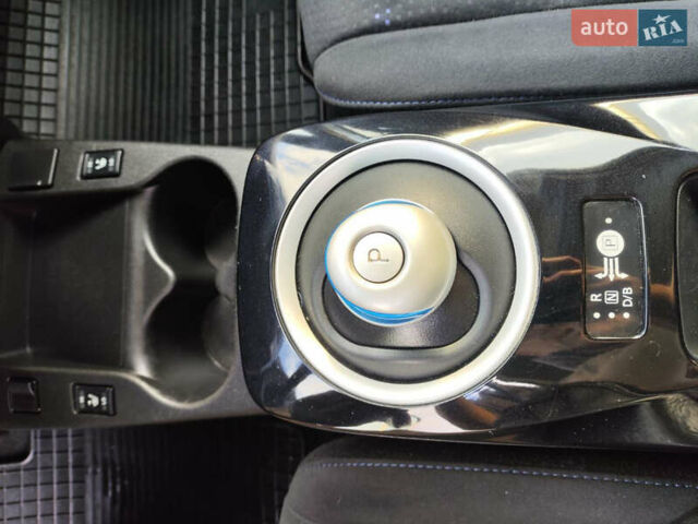 Белый Ниссан Лиф, объемом двигателя 0 л и пробегом 165 тыс. км за 7300 $, фото 14 на Automoto.ua