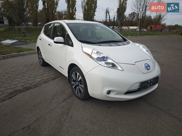 Белый Ниссан Лиф, объемом двигателя 0 л и пробегом 27 тыс. км за 8999 $, фото 2 на Automoto.ua