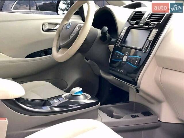 Белый Ниссан Лиф, объемом двигателя 0 л и пробегом 166 тыс. км за 7000 $, фото 26 на Automoto.ua