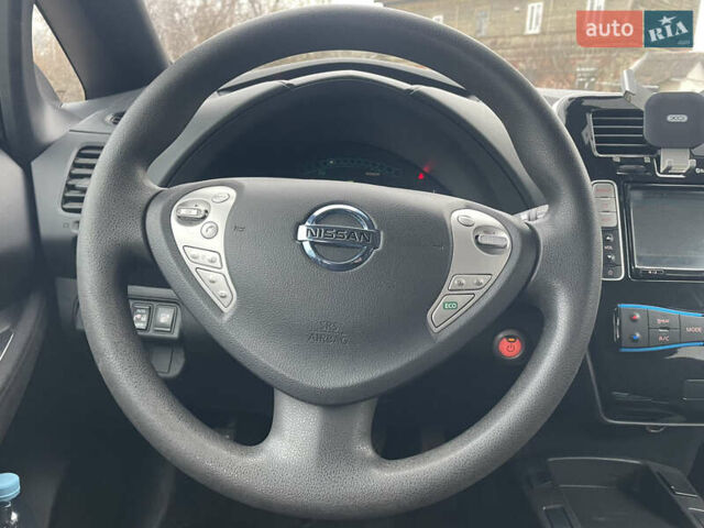 Белый Ниссан Лиф, объемом двигателя 0 л и пробегом 104 тыс. км за 6800 $, фото 21 на Automoto.ua