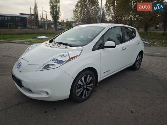 Белый Ниссан Лиф, объемом двигателя 0 л и пробегом 27 тыс. км за 8999 $, фото 6 на Automoto.ua