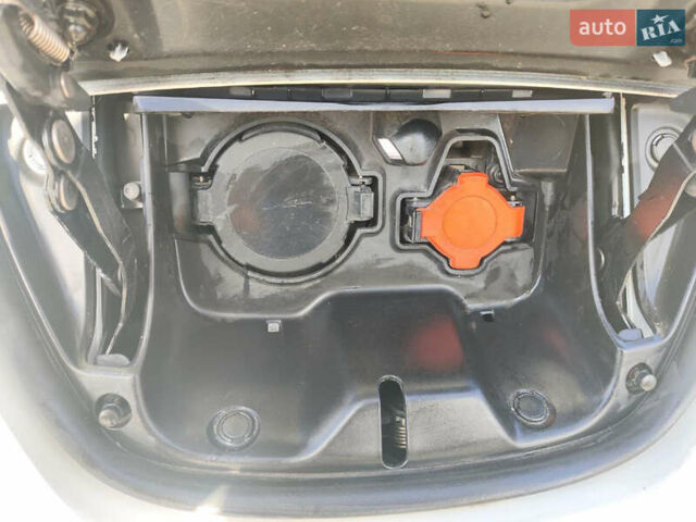 Белый Ниссан Лиф, объемом двигателя 0 л и пробегом 165 тыс. км за 7300 $, фото 38 на Automoto.ua