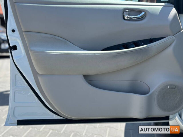 Белый Ниссан Лиф, объемом двигателя 30 л и пробегом 87 тыс. км за 8900 $, фото 6 на Automoto.ua