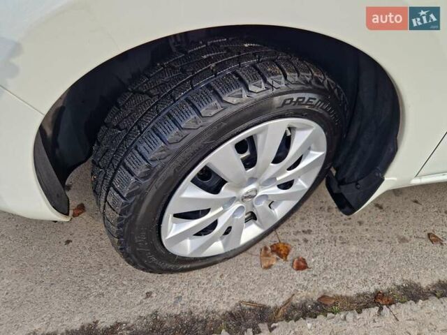 Белый Ниссан Лиф, объемом двигателя 0 л и пробегом 90 тыс. км за 7500 $, фото 9 на Automoto.ua