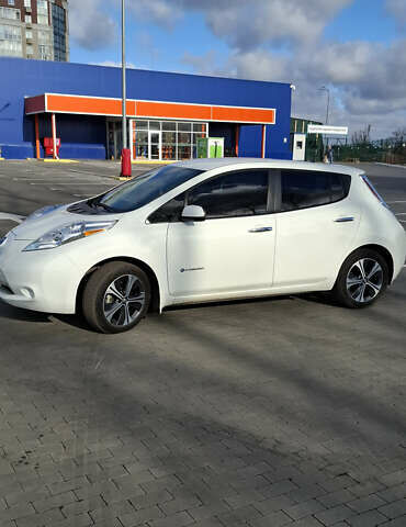 Білий Ніссан Ліф, об'ємом двигуна 0 л та пробігом 103 тис. км за 7999 $, фото 2 на Automoto.ua