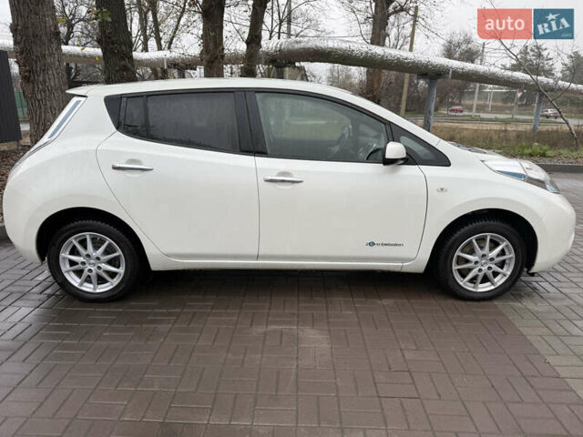 Белый Ниссан Лиф, объемом двигателя 0 л и пробегом 165 тыс. км за 7300 $, фото 5 на Automoto.ua