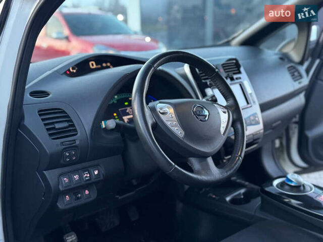 Белый Ниссан Лиф, объемом двигателя 0 л и пробегом 91 тыс. км за 7400 $, фото 4 на Automoto.ua