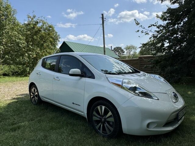 Белый Ниссан Лиф, объемом двигателя 0 л и пробегом 69 тыс. км за 8500 $, фото 1 на Automoto.ua