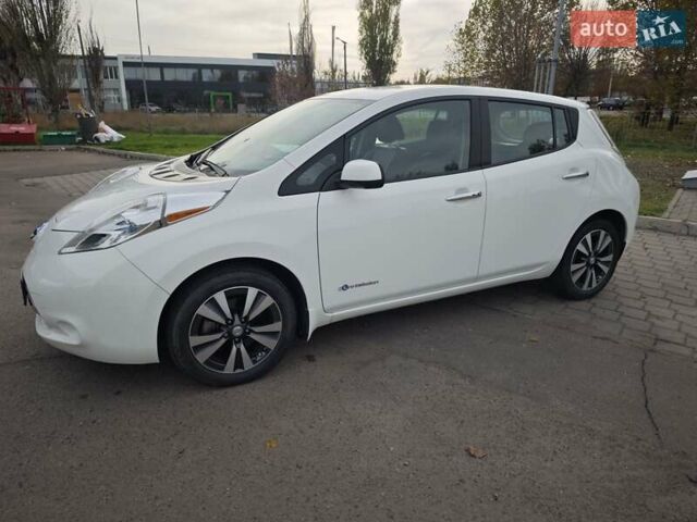 Белый Ниссан Лиф, объемом двигателя 0 л и пробегом 27 тыс. км за 8999 $, фото 18 на Automoto.ua