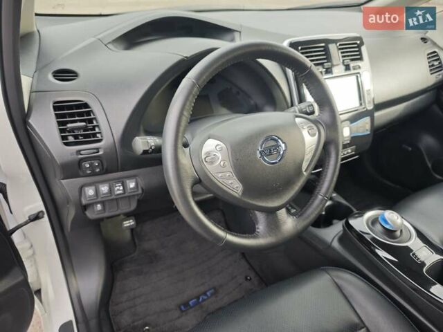 Белый Ниссан Лиф, объемом двигателя 0 л и пробегом 27 тыс. км за 8999 $, фото 36 на Automoto.ua