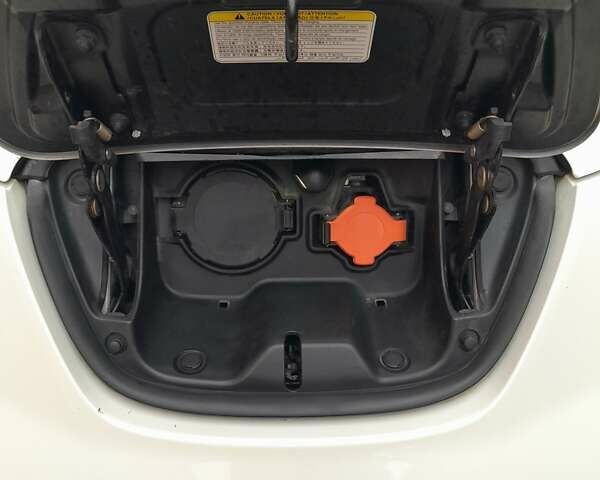 Білий Ніссан Ліф, об'ємом двигуна 0 л та пробігом 133 тис. км за 7900 $, фото 11 на Automoto.ua