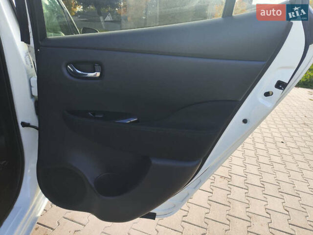 Белый Ниссан Лиф, объемом двигателя 0 л и пробегом 165 тыс. км за 7300 $, фото 24 на Automoto.ua