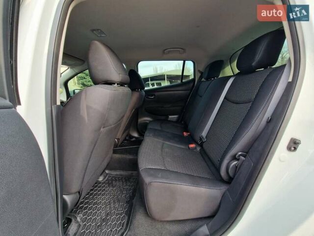 Белый Ниссан Лиф, объемом двигателя 0 л и пробегом 90 тыс. км за 7500 $, фото 21 на Automoto.ua