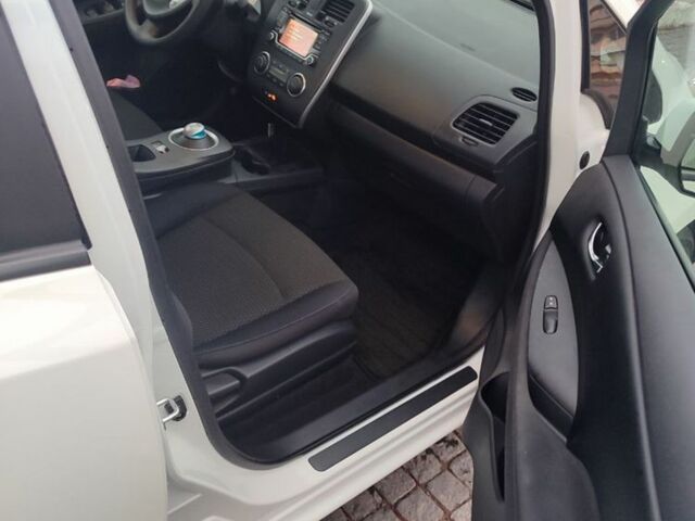 Білий Ніссан Ліф, об'ємом двигуна 0 л та пробігом 120 тис. км за 9000 $, фото 3 на Automoto.ua