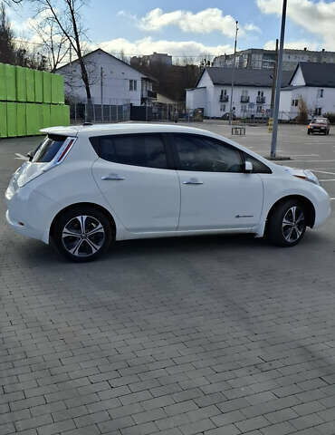 Білий Ніссан Ліф, об'ємом двигуна 0 л та пробігом 103 тис. км за 7999 $, фото 3 на Automoto.ua