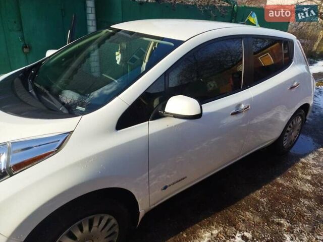 Белый Ниссан Лиф, объемом двигателя 0 л и пробегом 98 тыс. км за 11999 $, фото 1 на Automoto.ua