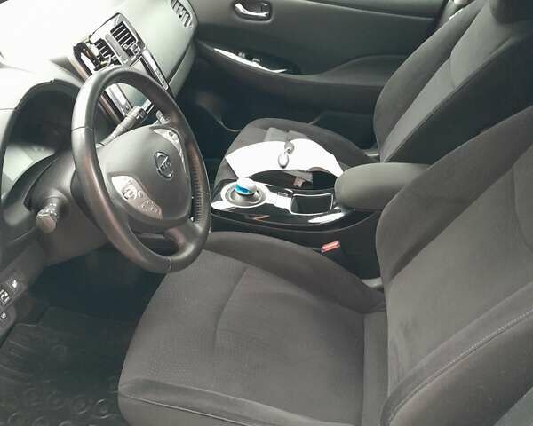 Білий Ніссан Ліф, об'ємом двигуна 0 л та пробігом 133 тис. км за 7900 $, фото 6 на Automoto.ua