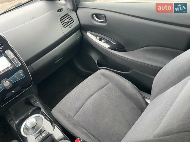 Белый Ниссан Лиф, объемом двигателя 0 л и пробегом 104 тыс. км за 6800 $, фото 23 на Automoto.ua