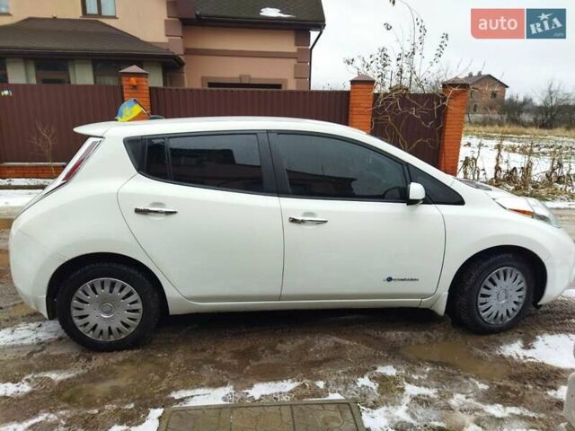 Белый Ниссан Лиф, объемом двигателя 0 л и пробегом 98 тыс. км за 11999 $, фото 7 на Automoto.ua