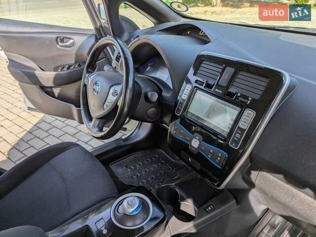 Белый Ниссан Лиф, объемом двигателя 0 л и пробегом 135 тыс. км за 6400 $, фото 63 на Automoto.ua