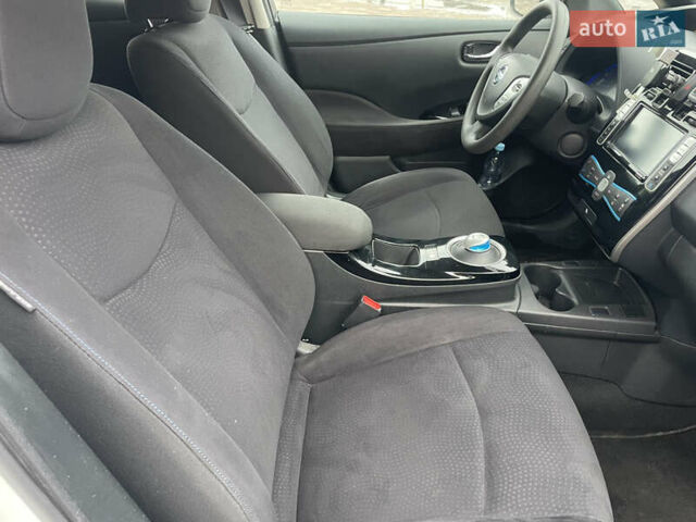 Белый Ниссан Лиф, объемом двигателя 0 л и пробегом 104 тыс. км за 6800 $, фото 17 на Automoto.ua