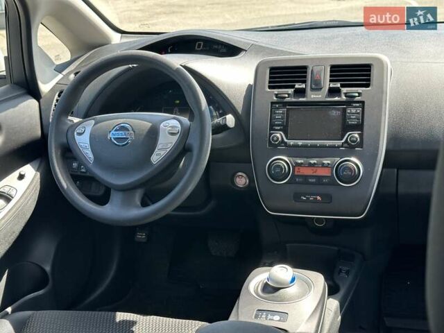 Білий Ніссан Ліф, об'ємом двигуна 0 л та пробігом 114 тис. км за 6690 $, фото 32 на Automoto.ua