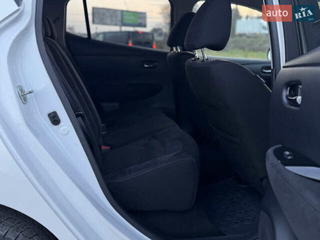 Белый Ниссан Лиф, объемом двигателя 0 л и пробегом 91 тыс. км за 7400 $, фото 18 на Automoto.ua