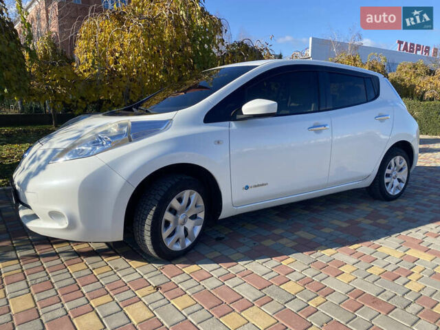 Білий Ніссан Ліф, об'ємом двигуна 0 л та пробігом 53 тис. км за 7700 $, фото 25 на Automoto.ua