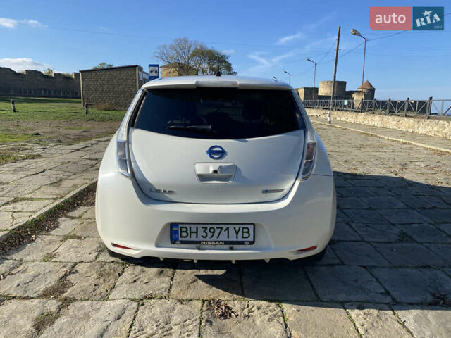 Білий Ніссан Ліф, об'ємом двигуна 0 л та пробігом 53 тис. км за 7700 $, фото 32 на Automoto.ua
