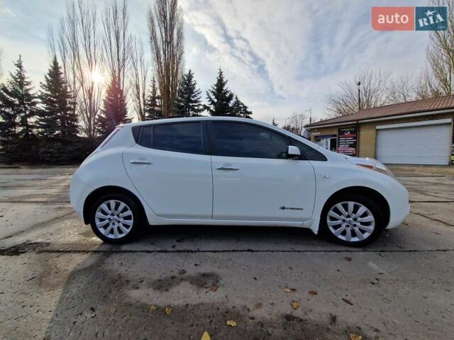 Белый Ниссан Лиф, объемом двигателя 0 л и пробегом 90 тыс. км за 7500 $, фото 2 на Automoto.ua