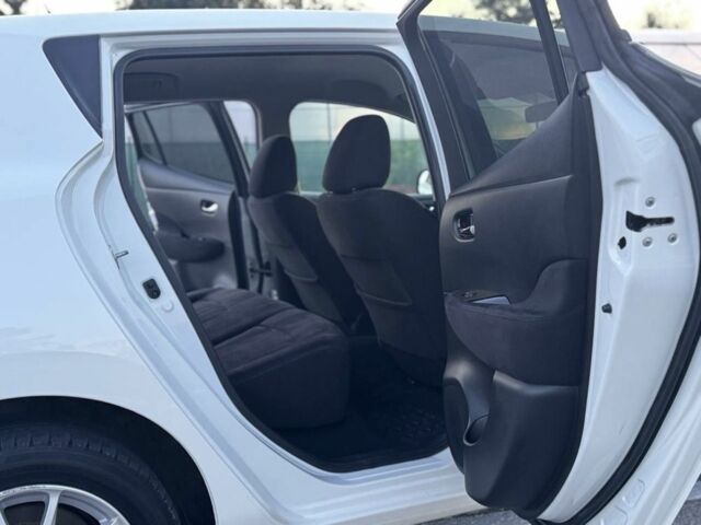 Білий Ніссан Ліф, об'ємом двигуна 0 л та пробігом 104 тис. км за 7700 $, фото 20 на Automoto.ua