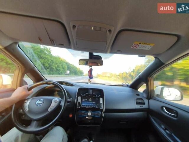 Белый Ниссан Лиф, объемом двигателя 0 л и пробегом 130 тыс. км за 10500 $, фото 2 на Automoto.ua