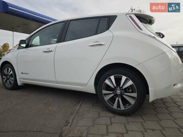 Белый Ниссан Лиф, объемом двигателя 0 л и пробегом 27 тыс. км за 8999 $, фото 14 на Automoto.ua