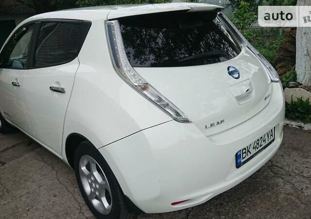 Білий Ніссан Ліф, об'ємом двигуна 0 л та пробігом 86 тис. км за 7200 $, фото 5 на Automoto.ua