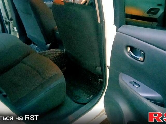 Белый Ниссан Лиф, объемом двигателя 0 л и пробегом 114 тыс. км за 8000 $, фото 8 на Automoto.ua