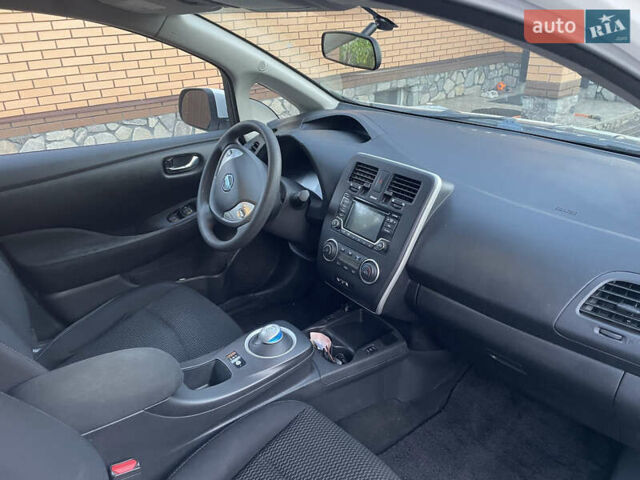 Белый Ниссан Лиф, объемом двигателя 0 л и пробегом 95 тыс. км за 14500 $, фото 2 на Automoto.ua