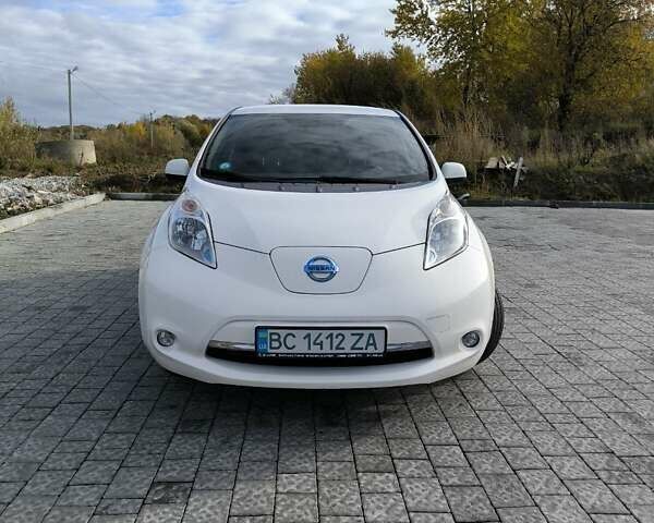 Білий Ніссан Ліф, об'ємом двигуна 0 л та пробігом 83 тис. км за 7599 $, фото 3 на Automoto.ua