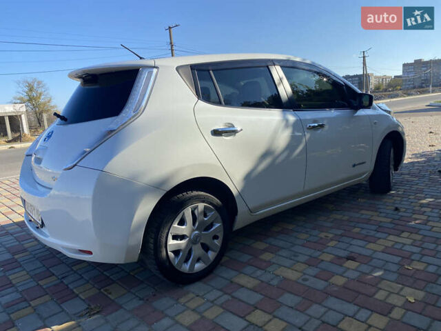 Білий Ніссан Ліф, об'ємом двигуна 0 л та пробігом 53 тис. км за 7700 $, фото 20 на Automoto.ua