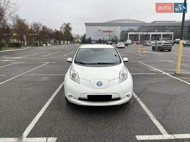 Белый Ниссан Лиф, объемом двигателя 0 л и пробегом 87 тыс. км за 10300 $, фото 9 на Automoto.ua