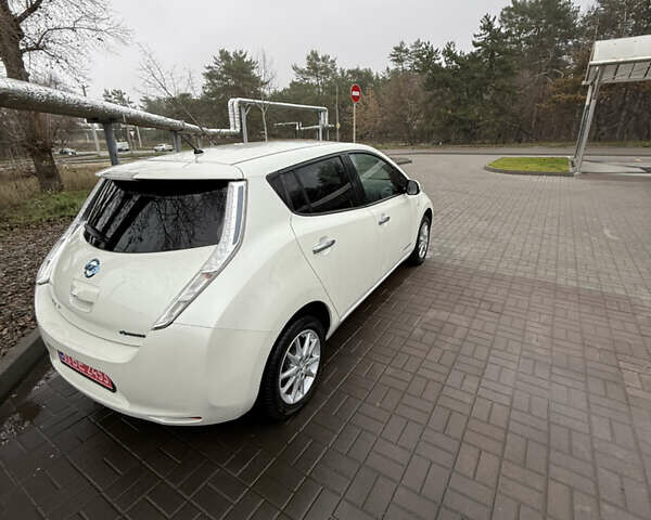 Белый Ниссан Лиф, объемом двигателя 0 л и пробегом 165 тыс. км за 7300 $, фото 4 на Automoto.ua