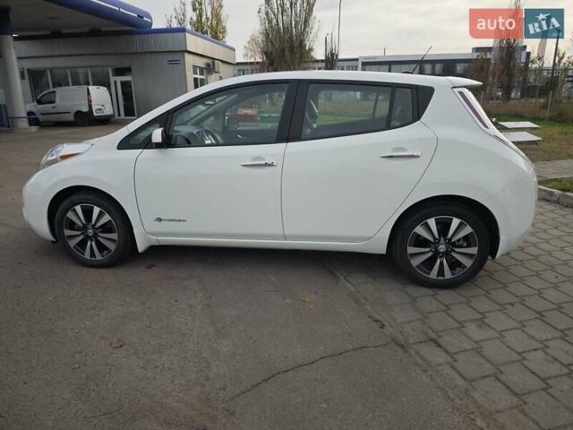 Белый Ниссан Лиф, объемом двигателя 0 л и пробегом 27 тыс. км за 8999 $, фото 17 на Automoto.ua