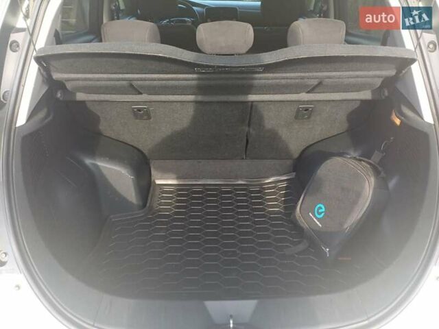 Белый Ниссан Лиф, объемом двигателя 0 л и пробегом 140 тыс. км за 7700 $, фото 4 на Automoto.ua