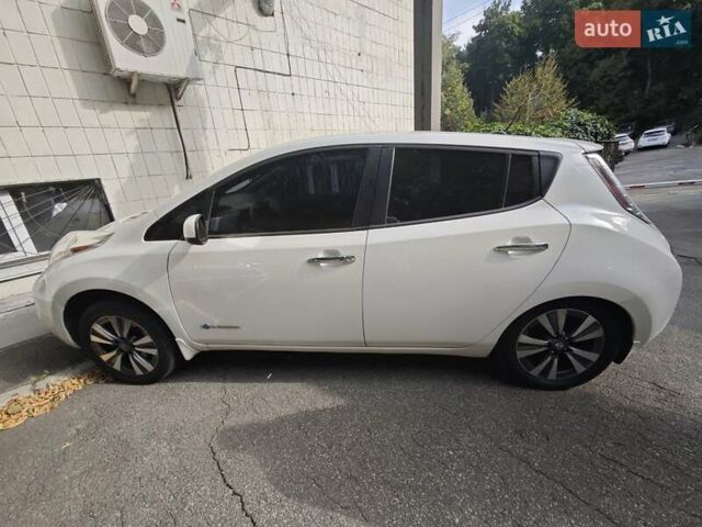 Белый Ниссан Лиф, объемом двигателя 0 л и пробегом 166 тыс. км за 7000 $, фото 1 на Automoto.ua