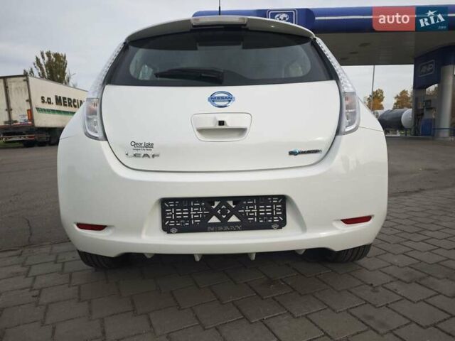 Белый Ниссан Лиф, объемом двигателя 0 л и пробегом 27 тыс. км за 8999 $, фото 15 на Automoto.ua