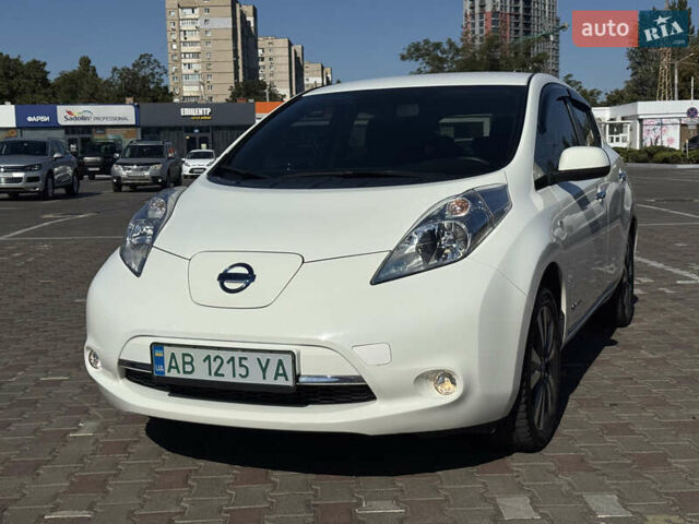 Белый Ниссан Лиф, объемом двигателя 0 л и пробегом 102 тыс. км за 7900 $, фото 10 на Automoto.ua