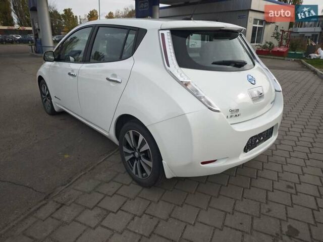 Белый Ниссан Лиф, объемом двигателя 0 л и пробегом 27 тыс. км за 8999 $, фото 10 на Automoto.ua