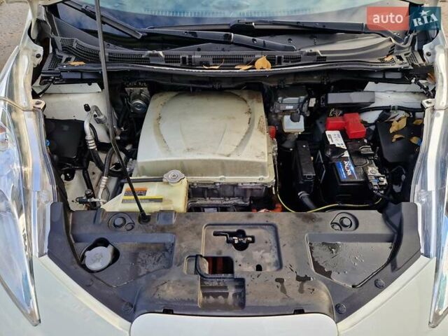Белый Ниссан Лиф, объемом двигателя 0 л и пробегом 90 тыс. км за 7500 $, фото 28 на Automoto.ua