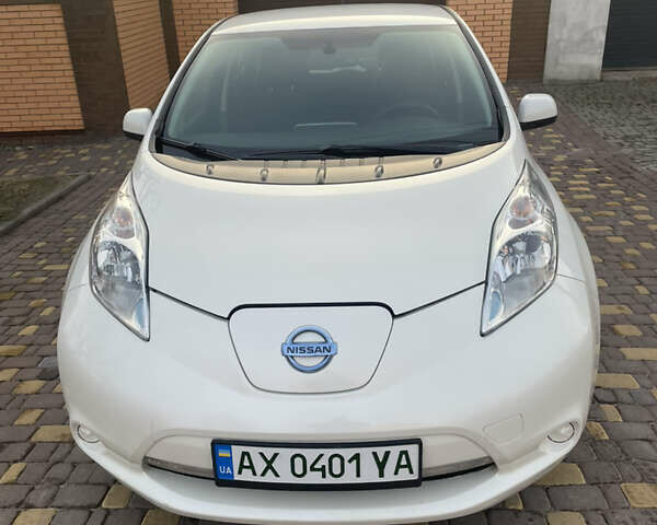 Белый Ниссан Лиф, объемом двигателя 0 л и пробегом 95 тыс. км за 14500 $, фото 10 на Automoto.ua